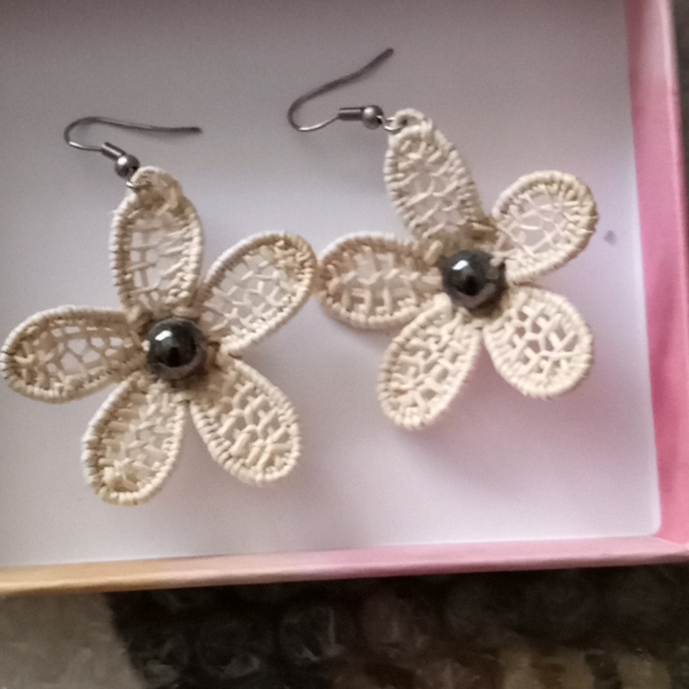 Flower with pearl earrings